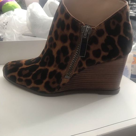 1. State Kaleb Wedge Bootie leopard Sz 7M - Picture 8 of 16